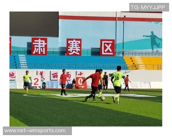 暑假足球盛宴：激情赛场上的青春梦想与友谊之旅